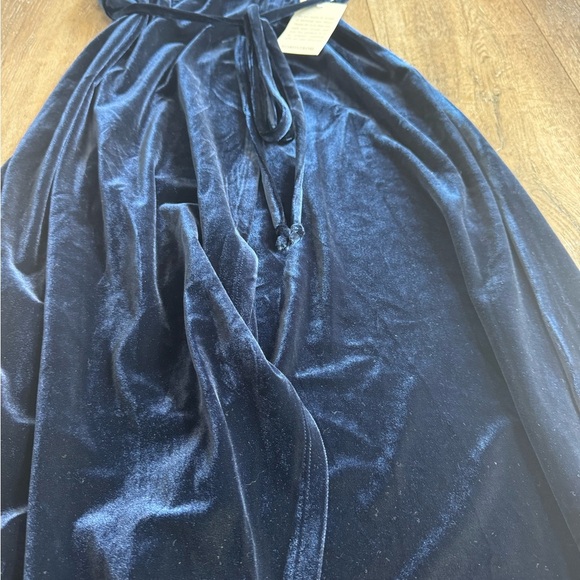 Chelsea28 Navy Blue “velvet” like material dress. New with tags! Women’s size M. - Picture 4 of 13